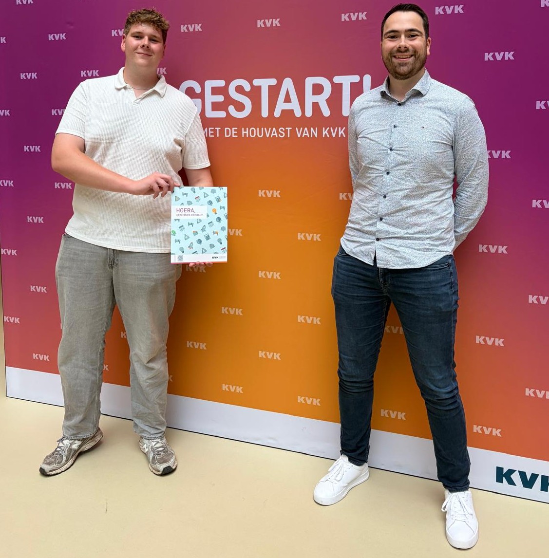 Nathaniël en Sebastiaan van Sabben bij de KVK